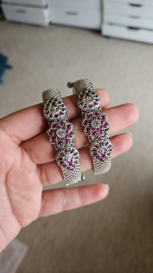 Kemp silveralike openable bangles