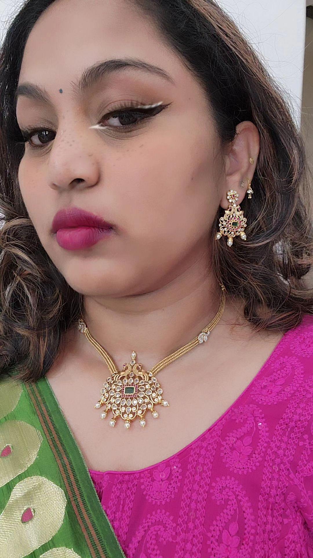 Aarvi goldplated contemporary hasli Necklace set