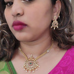 Aarvi goldplated contemporary hasli Necklace set