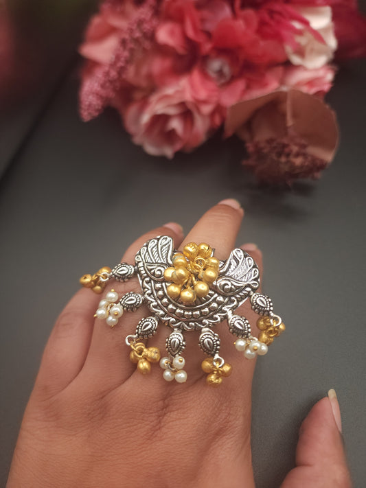 Contemporary adjustable ring