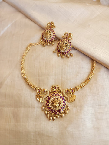Aarvi goldplated contemporary hasli Necklace set