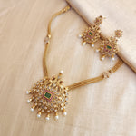 Aarvi goldplated contemporary hasli Necklace set