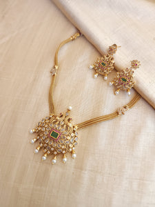 Aarvi goldplated contemporary hasli Necklace set