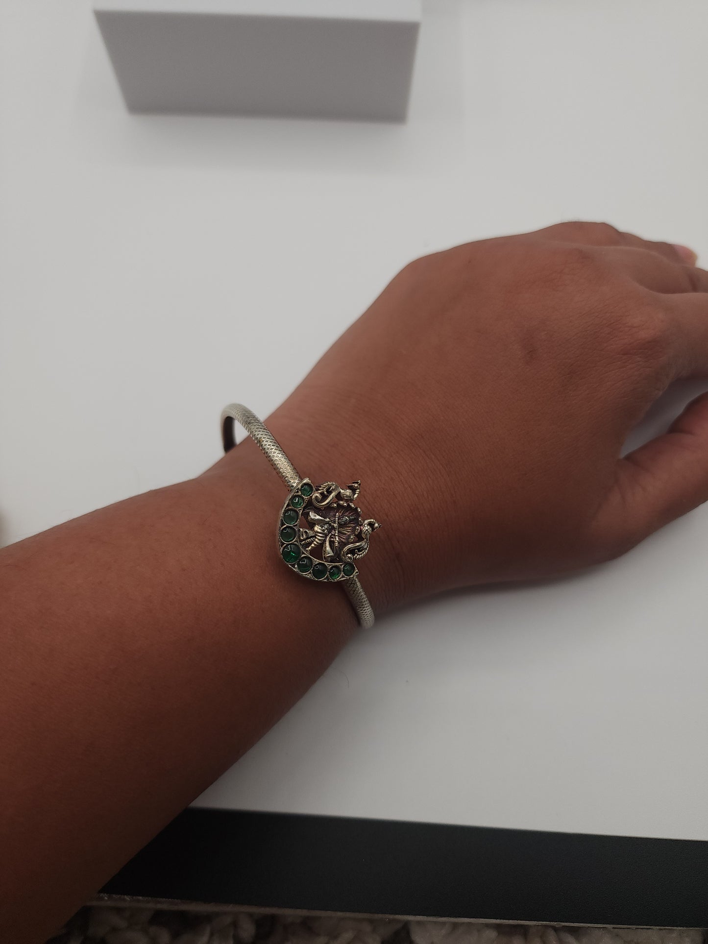 kemp silveralike bracelet/ bangles
