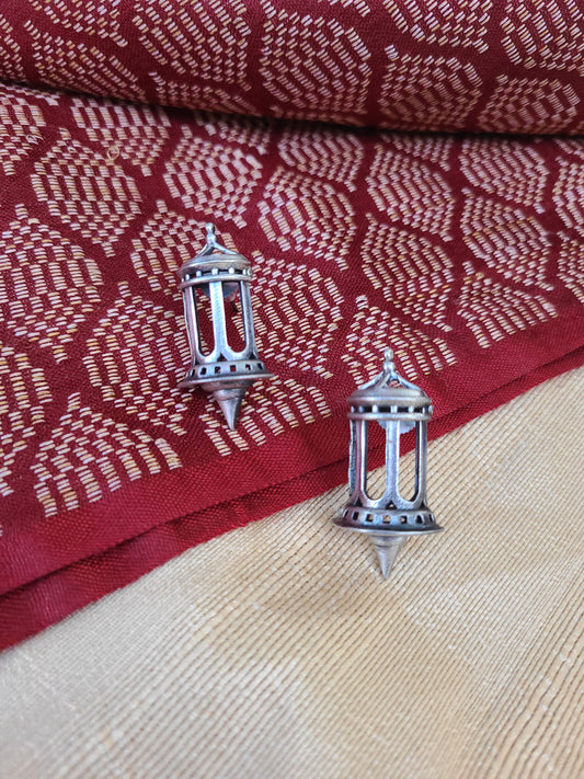 Small morraco lamp stud earrings