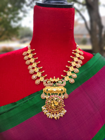 Arghya kemp designer matte necklace set