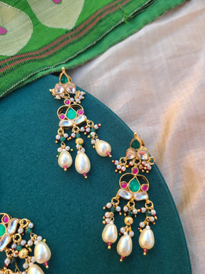 Ashwitha  pachi kundan necklace set