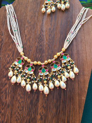 Ashwitha  pachi kundan necklace set