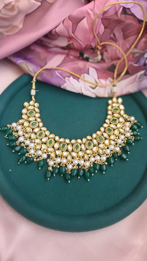 Ashwi kundan necklace set with maang tikka