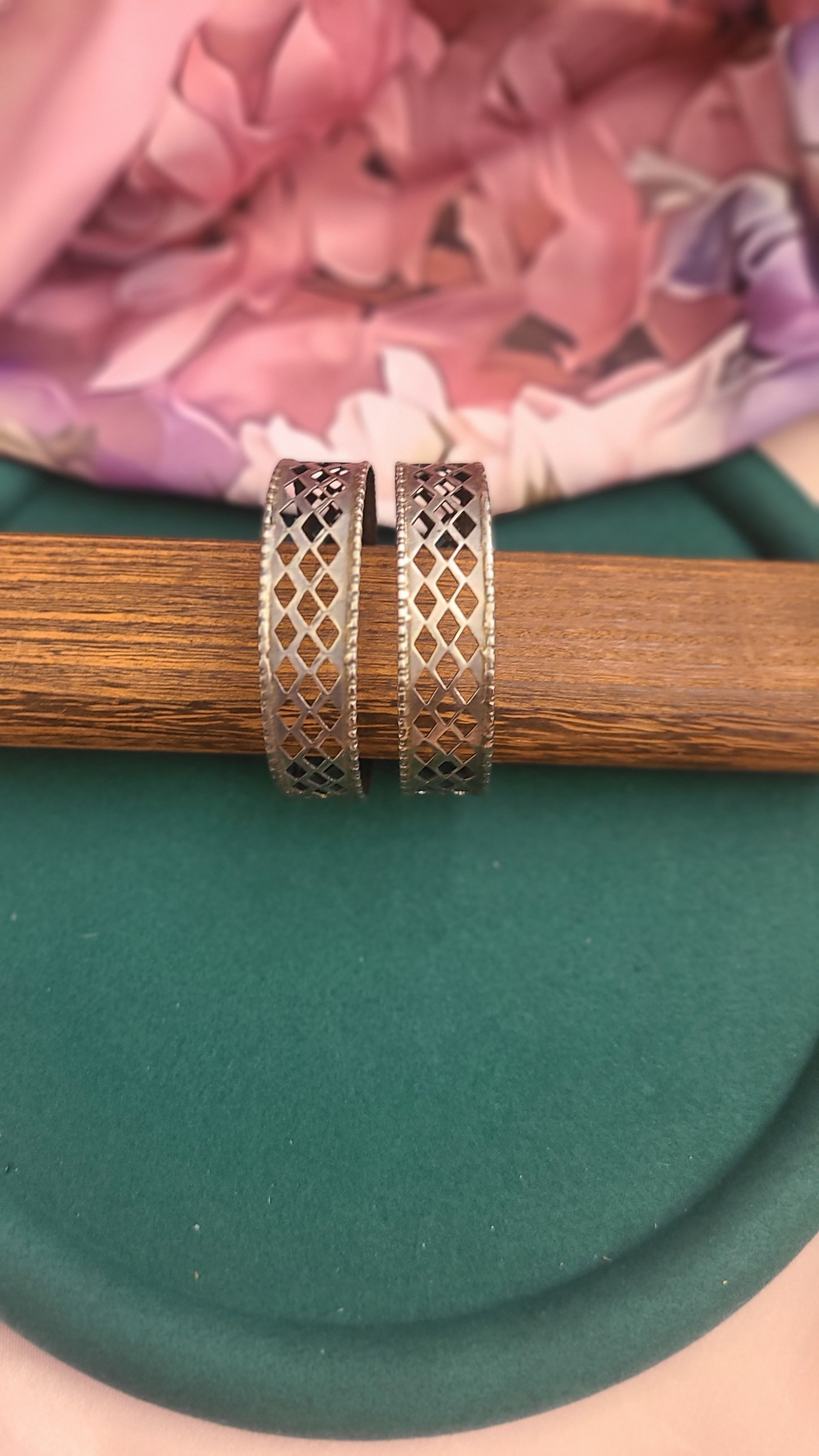 Silver alike contemporary 2 '6 bangles