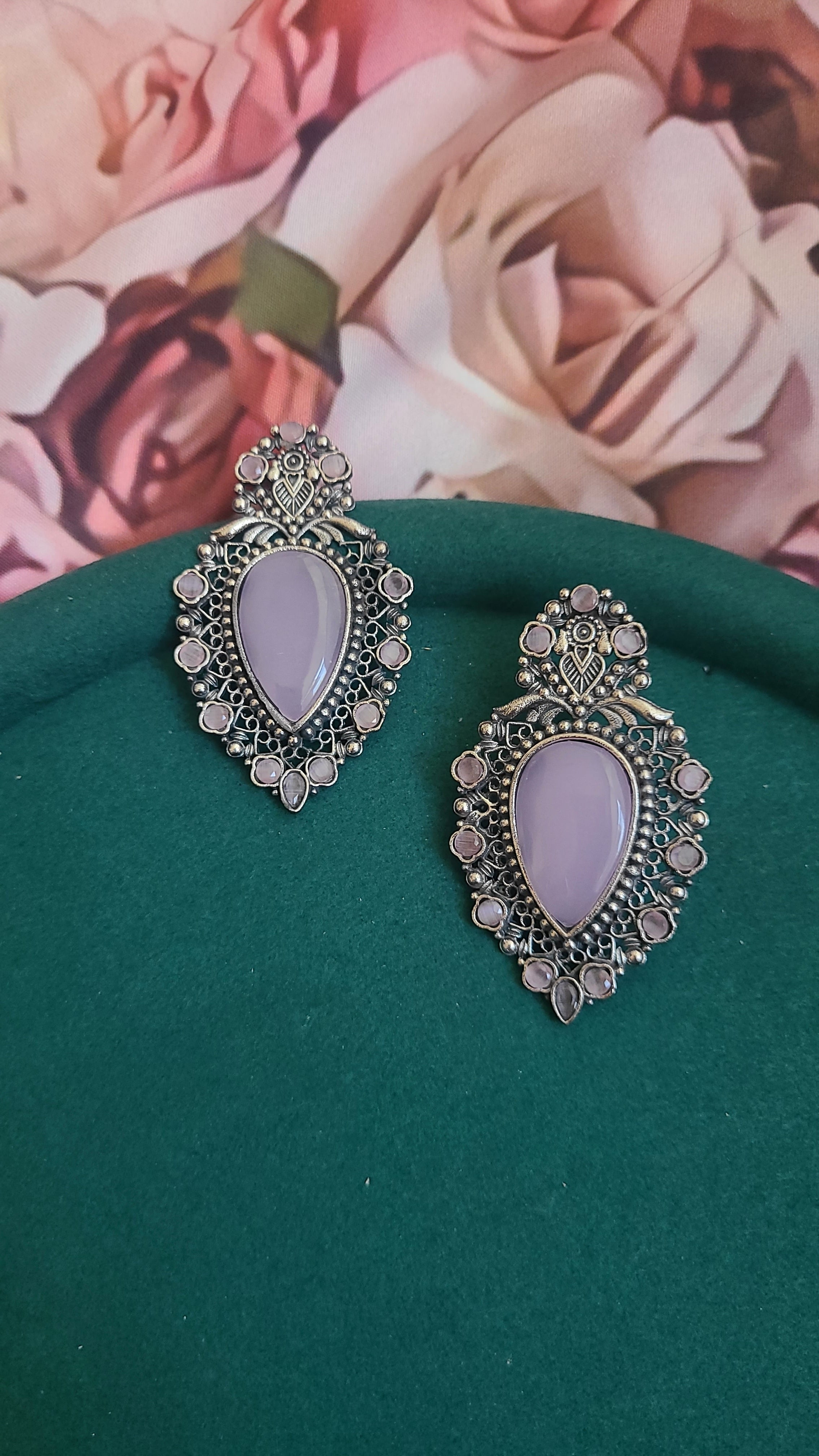 Xxl stone silver alike stud earrings