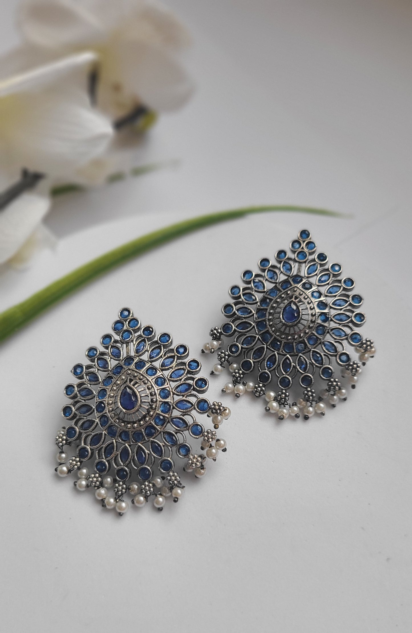 Xxl stone silver alike stud earrings
