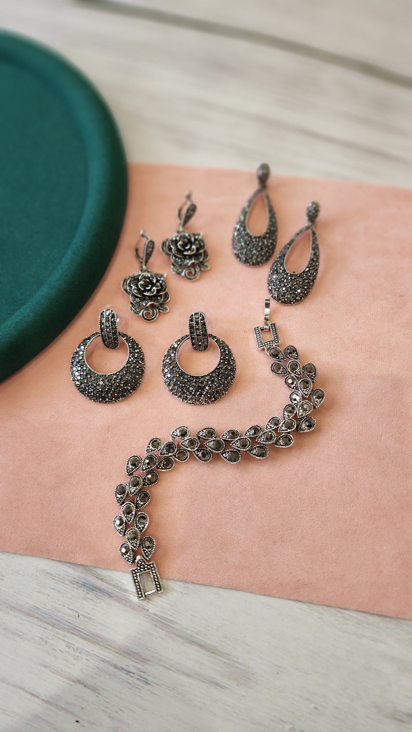 Avery collection