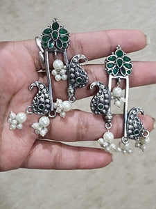 Liz unique silver alike earrings