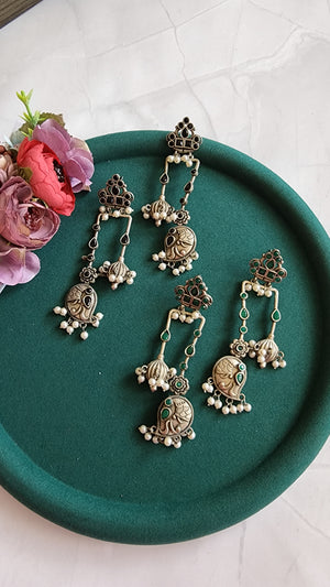 Liz unique silver alike earrings