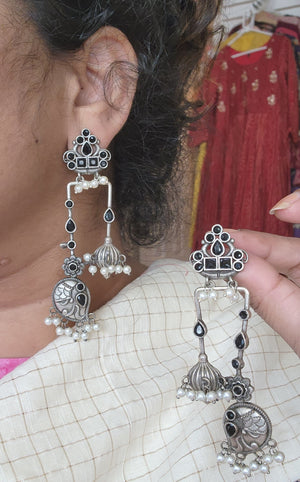Liz unique silver alike earrings