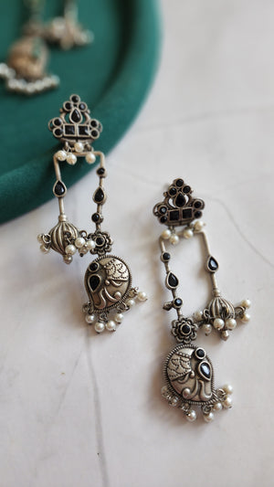 Liz unique silver alike earrings