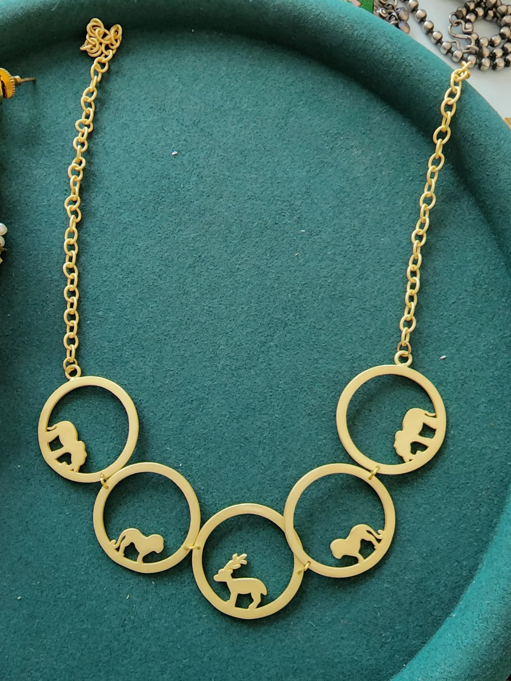 Alisha contemporary necklace(animal collection)