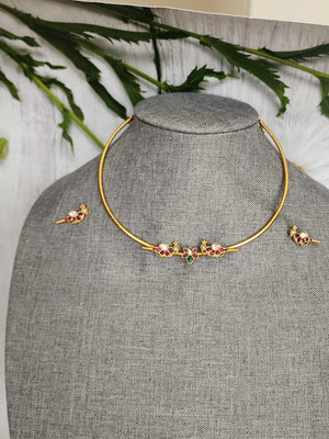 Aarvi goldplated contemporary hasli Necklace set