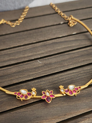 Aarvi goldplated contemporary hasli Necklace set