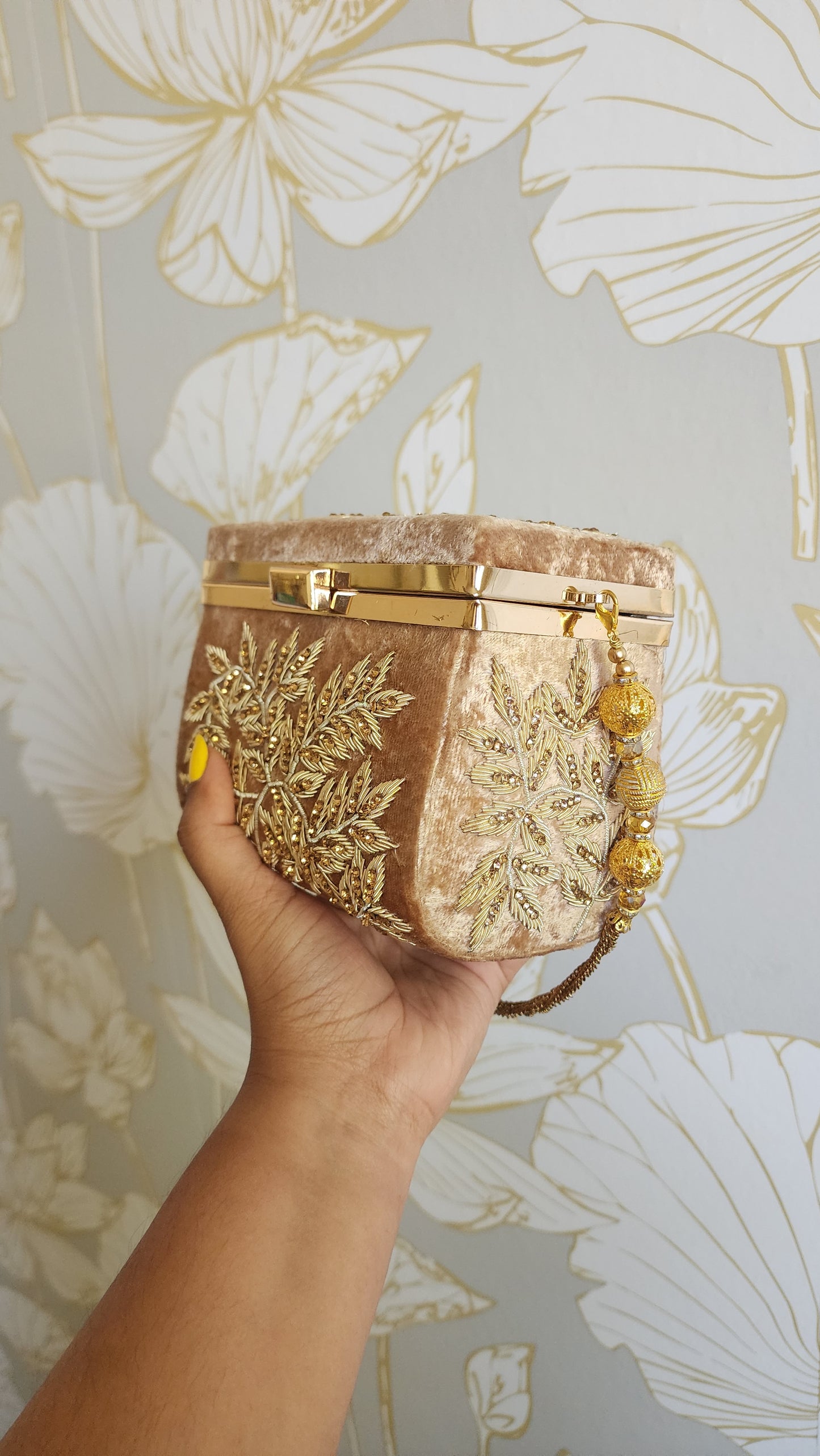 Beaded hand clutch