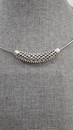 Simple hasli pendant necklace