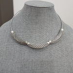 Simple hasli pendant necklace
