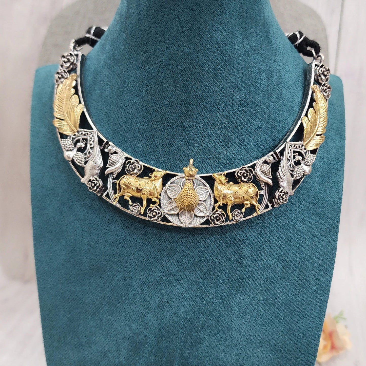 Gomathi dualtone hasli necklace set