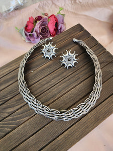 Simple hasli pendant necklace set