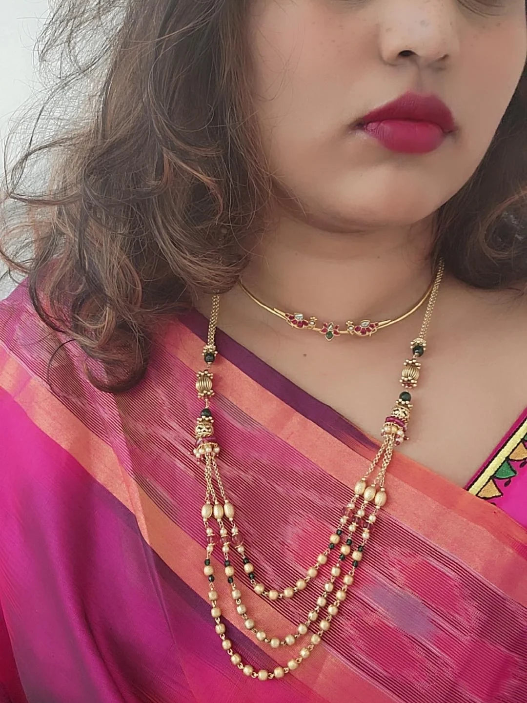 Aarvi goldplated contemporary hasli Necklace set